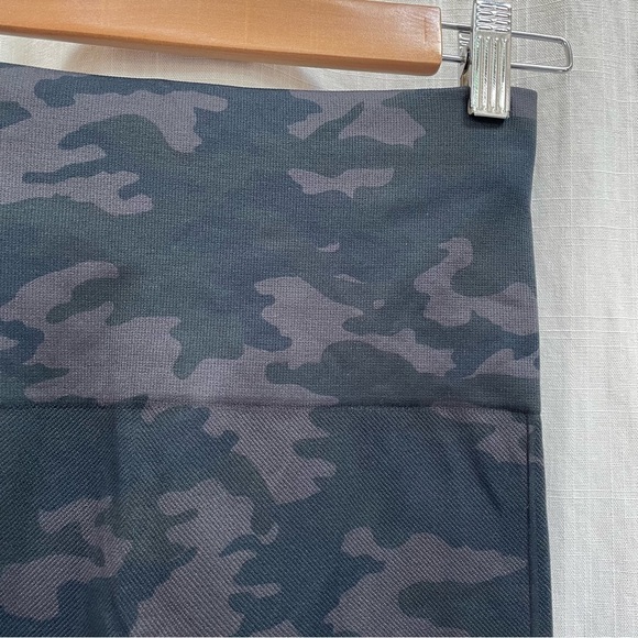 SPANX Seamless Leggings green camo size small - Picture 10 of 12
